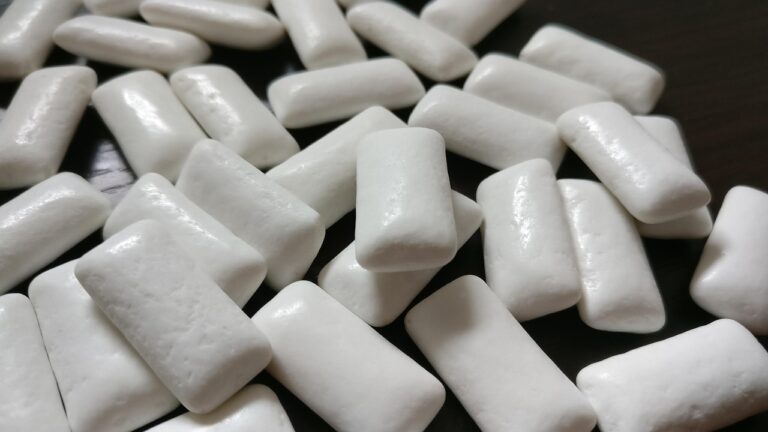 Chewing Gum for Weight Loss: Science-Based Benefits and Facts (2025